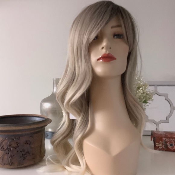 NEW Beige Blonde Ling Wavy Wig - Picture 1 of 5